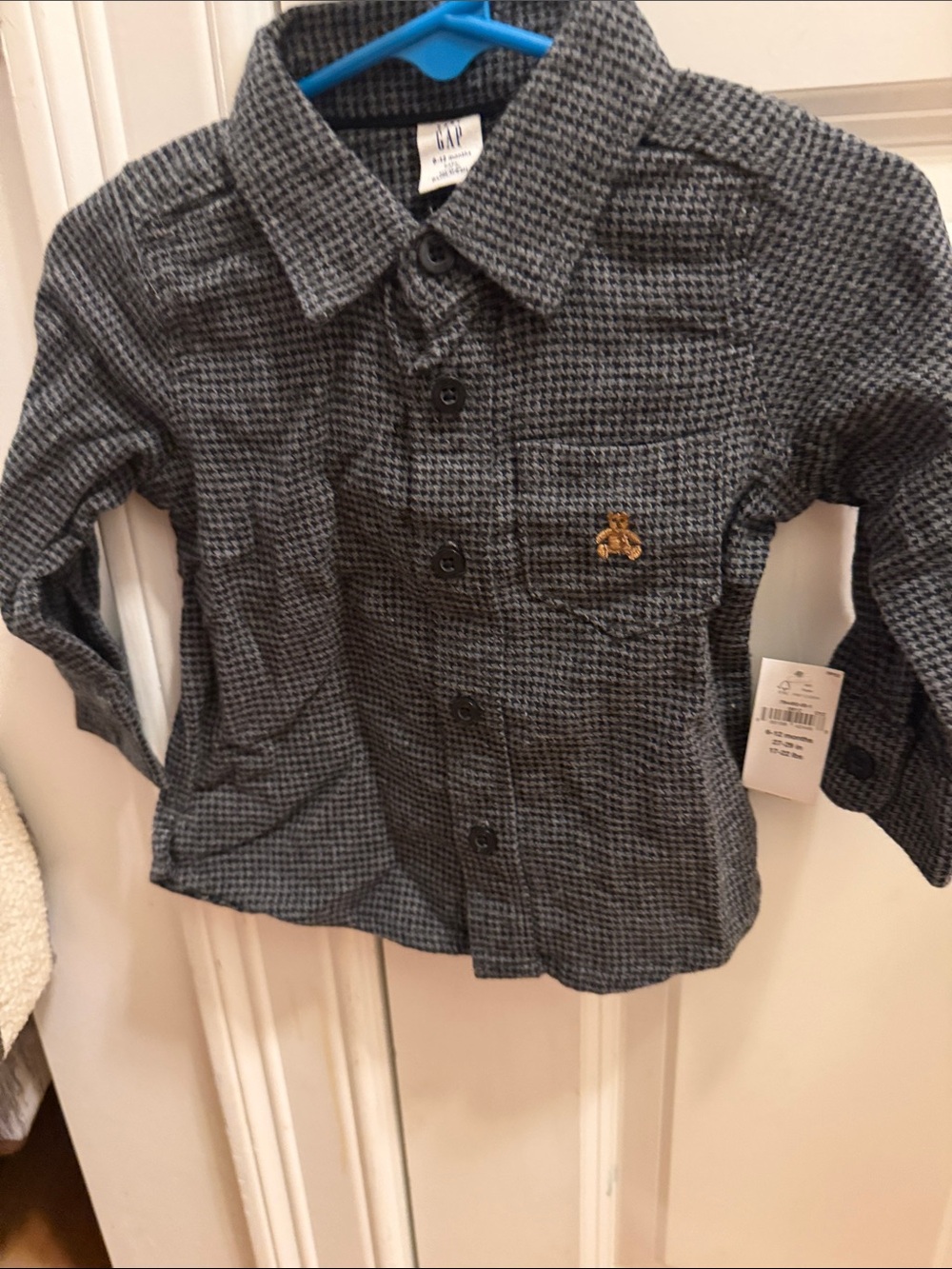 GAP Boys' Gray Houndstooth Button-Down Shirt with Gold Emblem